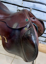 Load image into Gallery viewer, 16”-16 1/2” Medium (33) Prestige Roma Jump Saddle - Brown