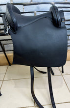 Load image into Gallery viewer, Portuguese Leather Treeless Saddle - Moveable/Changeable Panels - Wide - Black