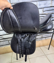 Load image into Gallery viewer, 17 1/2” MW/Changeable Gullet Thorowgood T6 GPD Saddle - Black
