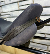 Load image into Gallery viewer, 16 1/2” Wide Thorowgood Maxam Cob GP Saddle - Black