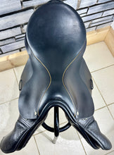 Load image into Gallery viewer, 17 1/2” Narrow Berney Bros GP/Jump Saddle - Brown