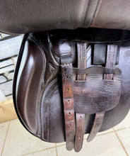 Load image into Gallery viewer, 17 1/2” Wide Albion K2 Adjusta GP Saddle - Brown