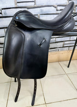 Load image into Gallery viewer, 17” Medium/MW Barnsby Dressage Saddle - Black