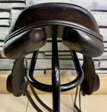 Load image into Gallery viewer, 17” Medium - MW Equipe Synergy Monoflap Jump Saddle - Black
