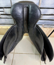 Load image into Gallery viewer, 17” MW Henri De Rivel Jump Saddle - Black