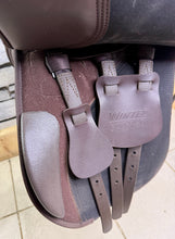 Load image into Gallery viewer, 17” MW/Changeable Gullet Wintec 500 VSD GP Saddle - Brown - Cair