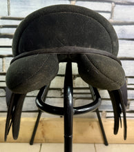 Load image into Gallery viewer, 17” Wide  HiLite Elite Cob Flexi GP Saddle - Black - Extra Wide