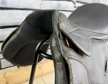 Load image into Gallery viewer, 18” Wide Thorowgood Griffin Standard GP Saddle - Black