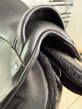 Load image into Gallery viewer, 17” Wide Free &amp; Easy Endurance/Floating Panel Saddle - Black