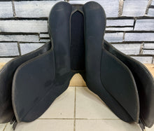 Load image into Gallery viewer, 18” Wide Thorowgood Griffin Standard GP Saddle - Black