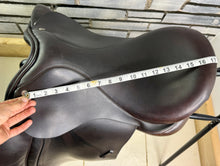 Load image into Gallery viewer, 17 1/2” XW Kruger WH/VSD Working Hunter Cob Saddle -Brown- Extra Wide 4xStraps