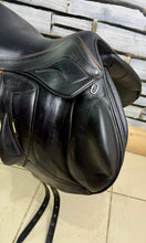 Load image into Gallery viewer, 17 1/2” Medium-MW Devoucoux Chiberta Lab Monoflap Jump Saddle - Black/Orange