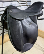 Load image into Gallery viewer, 17” XW Thorowgood Griffin Cob GP Saddle - Black - Extra Wide - Flat Tree - 4 Straps