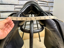 Load image into Gallery viewer, 17” MW Amerigo Vega Dressage Saddle - Black