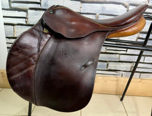 Load image into Gallery viewer, 17 1/2” C (MW) Stubben Siegfried II Jump Saddle - Brown