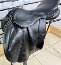 Load image into Gallery viewer, 17 1/2” MW Silhouette MonoFlap Jump Saddle - Black