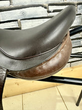 Load image into Gallery viewer, 17” Medium Ideal Working Hunter Saddle - Brown
