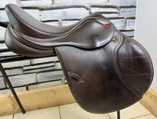 Load image into Gallery viewer, 16 1/2” Changeable Gullet Whitaker Barnsley Pony Jumping Saddle - Brown