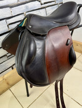Load image into Gallery viewer, 17” XW Voltaire Lexington Monoflap Jump Saddle - Brown