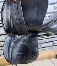 Load image into Gallery viewer, 17” MN GFS Medium-Narrow English GP Saddle - Black