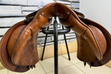 Load image into Gallery viewer, 17 1/2” XW-XXW Frank Baines Balance Zenith Jump Saddle - Tan
