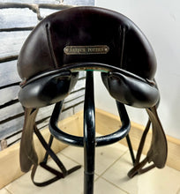 Load image into Gallery viewer, 17 1/2” MW Voltaire Adelaide Monoflap Dressage Saddle - Brown