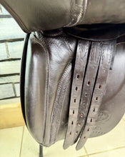 Load image into Gallery viewer, 18” Wide Black Country Working Hunter Saddle - Brown