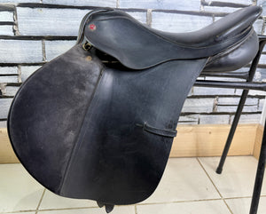 17 1/2” Medium Albion Legend Jump Saddle - Black