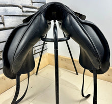 Load image into Gallery viewer, 17 1/2” Medium Ideal Suzannah Dressage Saddle - Black