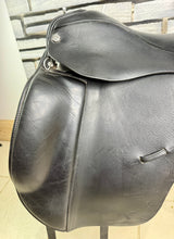 Load image into Gallery viewer, 17 1/2” MN Albion Ultima Dressage Saddle - Black