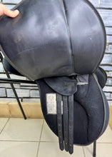 Load image into Gallery viewer, 17” MW Thorowgood Maxam GP Saddle - Black