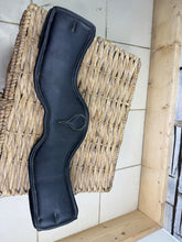 Load image into Gallery viewer, S/H 18” Childeric Padded Anatomic Leather Mono/Short Girth-Black