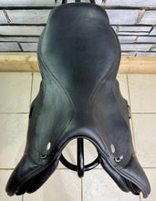 Load image into Gallery viewer, 17 1/2” MW Harry Dabbs Jaguar Jump Saddle - Black