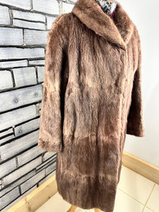 Ladies Approx Size 16 Vintage Fur Coat
