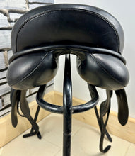 Load image into Gallery viewer, 17 1/2” Medium Ideal Suzannah Dressage Saddle - Black
