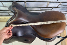 Load image into Gallery viewer, 17 1/2” MW Ideal Impala 1450 Jump Saddle - Brown