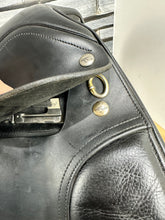 Load image into Gallery viewer, 16 1/2” XXW Harry Dabbs Cob WH Saddle - Black