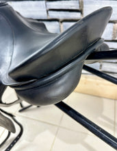 Load image into Gallery viewer, 17” Medium Kieffer Wien DL Dressage Saddle - Black