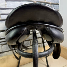 Load image into Gallery viewer, 17” MW Oakfield Saddlery GP Saddle - Black
