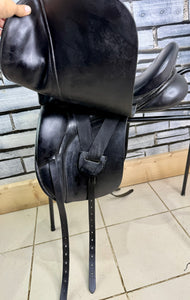 17 1/2” MW Ideal/Crown Toshina Dressage Saddle - Black