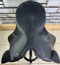 Load image into Gallery viewer, 18” XW Changeable Gullet Thorowgood Compact GP Saddle -Black- Flocked