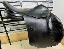 Load image into Gallery viewer, 17 1/2” MW Eric Thomas Jump Saddle - Black