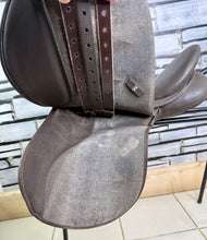 Load image into Gallery viewer, 16 1/2” Wide/Changeable Gullet Wintec Pony GP Saddle - Brown