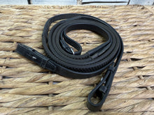 Load image into Gallery viewer, S/H Jeffries Wembley English Rubber Reins - Black - Cob