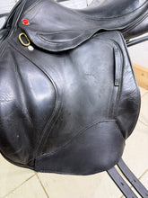 Load image into Gallery viewer, 18” MW Albion Kontact Monoflap Jump Saddle - Black - Moveable Blocks