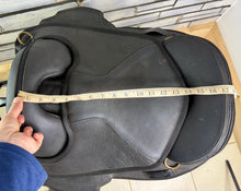 Load image into Gallery viewer, 17” Torsion Treeless Close Contact GP XtraLite Saddle - Black - Endurance