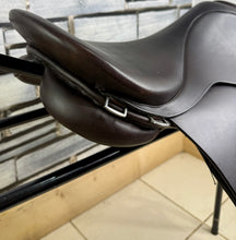 Load image into Gallery viewer, 16 1/2” Medium Colt Saddlery WH Saddle -Brown- Show Hack/ROR