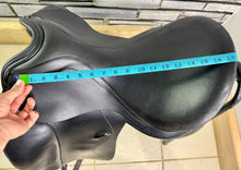 Load image into Gallery viewer, 17 1/2” Medium Barnsby Dressage Saddle - Black