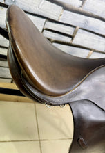 Load image into Gallery viewer, 17 1/2” 28 (M) Stubben Siegfried Extra GP/Jump Hunting Saddle - Brown