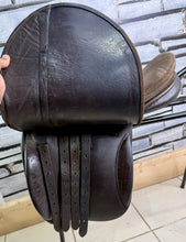 Load image into Gallery viewer, 18” Wide-XW Fylde Show/Working Hunter Saddle -Brown- Suede Top